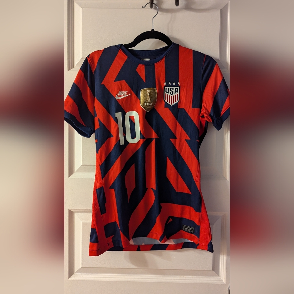 2019 Carli Lloyd USWNT Team Jersey, Official Retailer. Size M. Hardly worn.